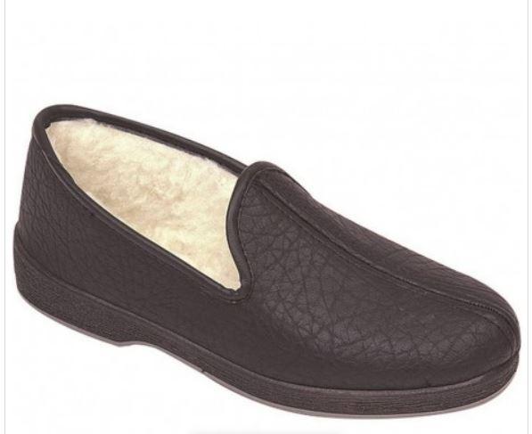 Un chausson fourré marron