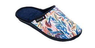 Un chausson mule multicolore